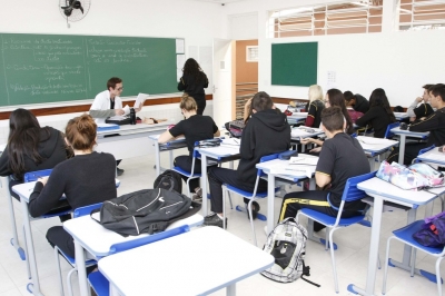 Educação vai selecionar professores temporários para 2021 no Paraná; são quatro mil vagas