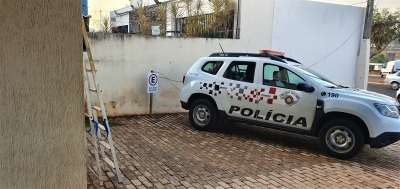 Homem é flagrado furtando escada de casa na Vila Musa em Ourinhos 