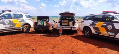 Polícia Rodoviária apreende cerca de 400 kg de maconha em veículos deixados em estrada rural região 