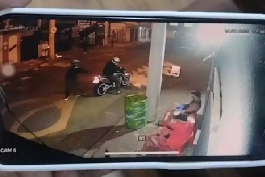 Homem é assassinado a tiros na região; criminosos fugiram