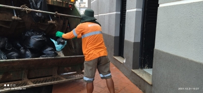 Terceirização da coleta de lixo deverá começar por partes em Ourinhos; primeiro pregão já acontece dia 10 de janeiro 