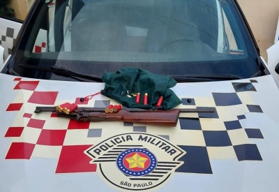 Homem é preso com armas e munições em Óleo  