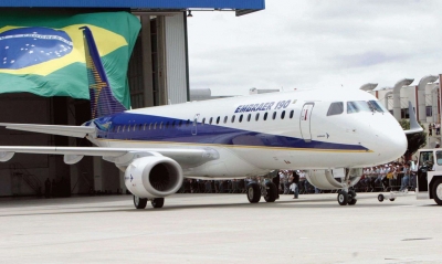  Após demissões, funcionários da Embraer entram em greve