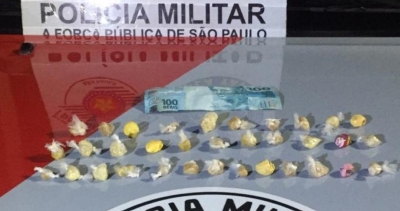 Homem de 42 anos confessa que vendia pedras de crack e é preso no Jardim Paris em Ourinhos 