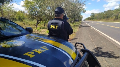 Carro é flagrado a 171 km/h em pista simples na BR-153 