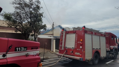 Incêndio destrói residência em Marília