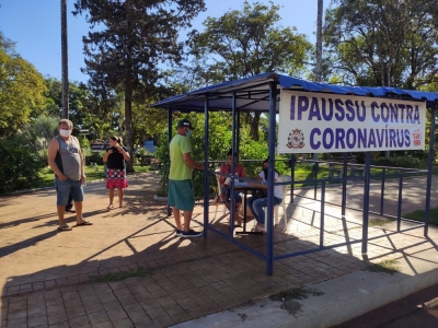 Prefeitura de Ipaussu distribui máscaras para moradores após obrigatoriedade do uso