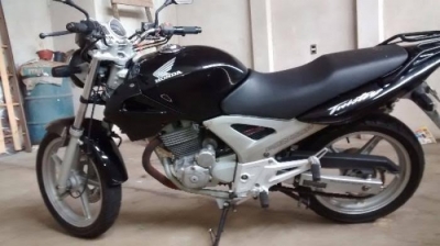 Bandidos furtam motocicleta em frente de escola em Ourinhos 