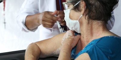 Prefeitura de Salto Grande distribui senhas, nesta segunda (26) para idosos de 64 anos ou mais que vão tomar a vacina contra a Covid, nesta terça-feira, 27