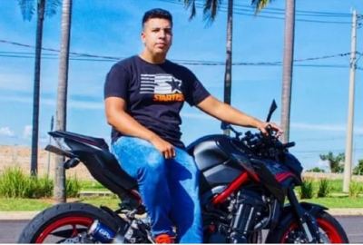 Motociclista de 21 anos morre após ser arremessado ao colidir em carro na região 