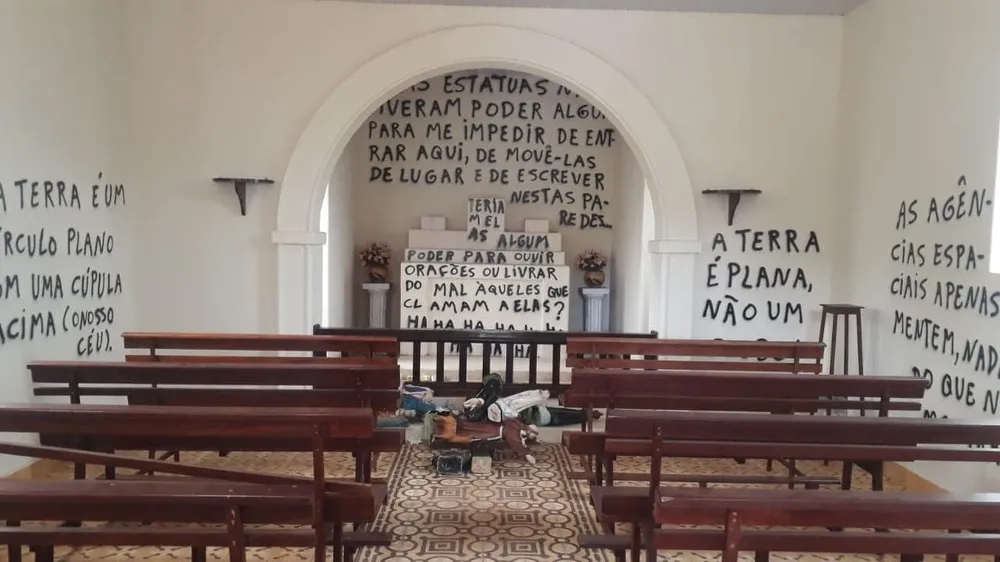 Capela é vandalizada por terraplanista com ataques a imagens de santos; Diocese repudia ato no interior de SP