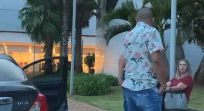 Prefeita da região é detida por usar carro oficial para fazer compras em SP