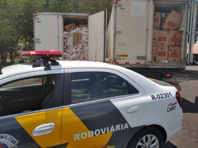Polícia apreende três caminhões com cigarros contrabandeados na SP-270