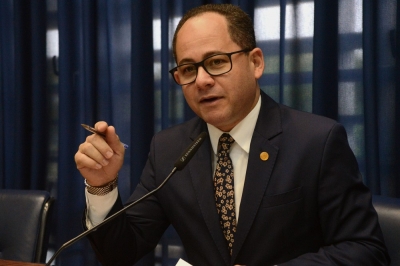 Deputado do mesmo partido de Lucas Pocay, que esteve na região, está com coronavírus e deixa alerta