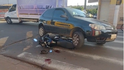 Motociclista fica ferido após colisão com carro em Ourinhos 