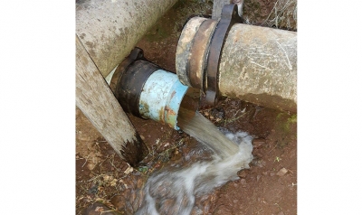 Vazamento em adutora afeta abastecimento de água em 10 bairros de Salto Grande