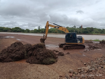 Rios Vivos: DAEE e Prefeitura de Salto Grande realizam o desassoreamento e limpam o Rio Paranapanema