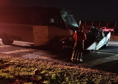 Colisão entre pick-up e micro-ônibus resulta na morte de dois rapazes na região 