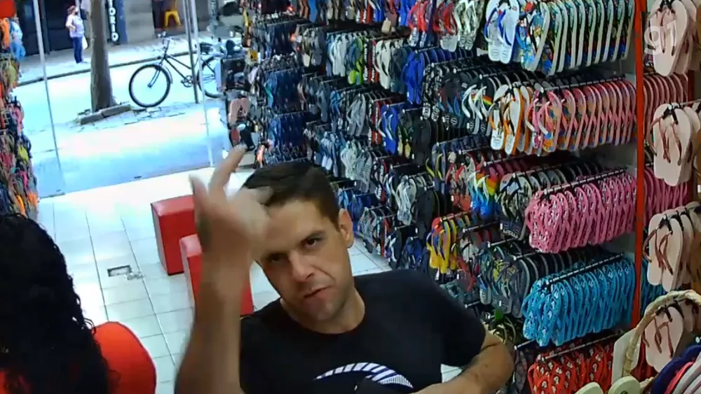 Ladrão de cara limpa manda recado: 