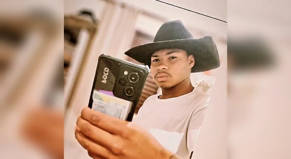 Jovem sem CNH morre após bater motocicleta em caminhonete em rodovia na região