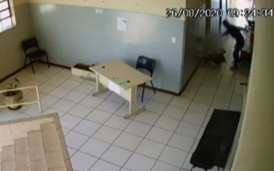 Homem é denunciado por agredir mulher em posto de saúde em Jacarezinho no Paraná; veja o vídeo 