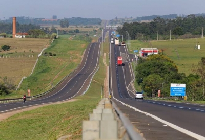 SP-225 terá desvio temporário para reparo de defensa metálica nas proximidades de Santa Cruz do Rio Pardo 