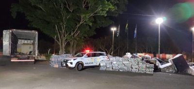 Polícia Rodoviária encontra quase 2 toneladas de maconha em caminhão com sofás na Raposo Tavares