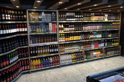 Empacotador é flagrado furtando garrafas de bebidas de supermercado em Ourinhos 