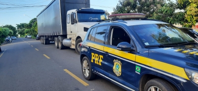 Caminhão com carga de quase R$1 milhão roubado em Ourinhos é recuperado pela PRF