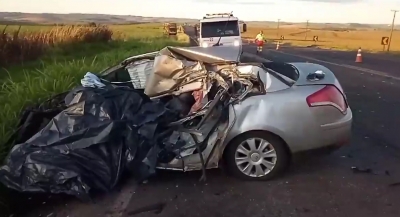 Acidente entre carro e ônibus deixa mortos na BR-369, no norte do Paraná