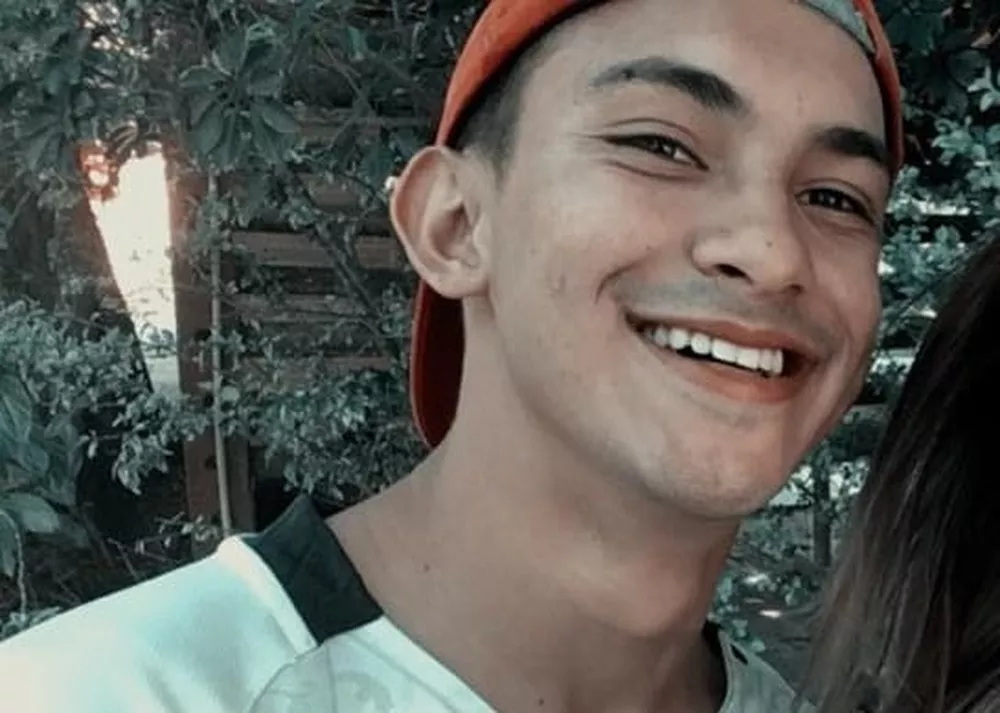 Jovem morre após encostar em fio elétrico em rua no Interior de SP