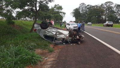 Homem morre após carro capotar em vicinal na região