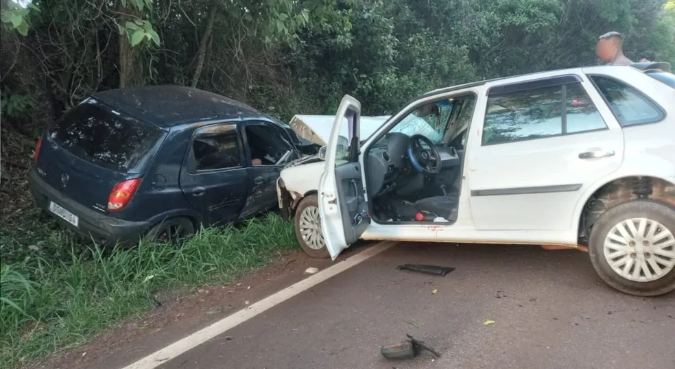 Acidente entre dois veículos deixa feridos em rodovia na região 