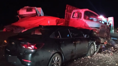 Caminhoneiro morre em acidente entre dois caminhões e um carro na Raposo Tavares 