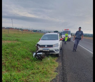 Motociclista é socorrida após ser atingida por veículo na SP-225 na região 