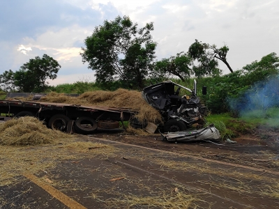 Acidente na BR-369 deixa caminhoneiro ferido após colisão na traseira