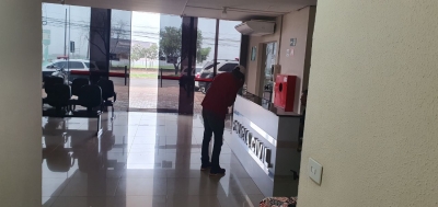 Homem é preso após agredir policiais durante abordagem em Santa Cruz do Rio Pardo