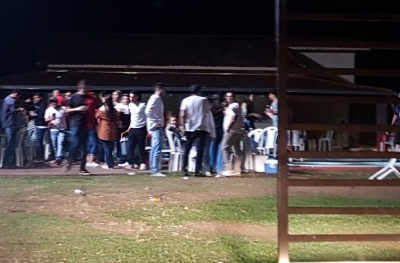 Prefeitura barra festa com pessoas sem máscaras em Ourinhos 