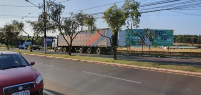 Bandidos rendem motorista e roubam carga de leite em pó na SP-270