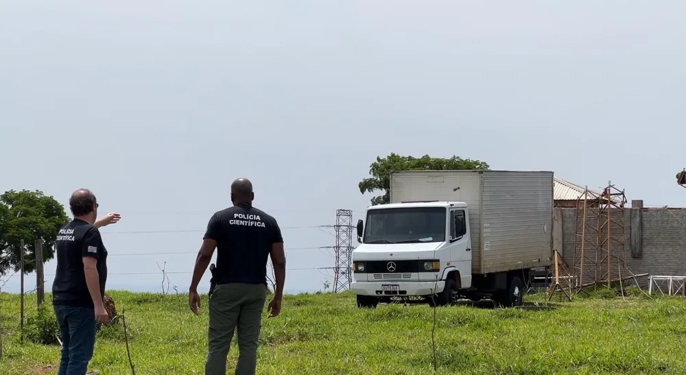 Polícia Científica investiga desabamento de torre de rádio que matou trabalhadores na região 