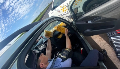 Casal com menina de 9 anos é flagrado transportando cocaína na Rodovia Raposo Tavares