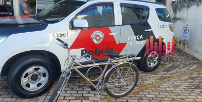 Força Tática de Ourinhos recupera bicicleta furtada e prende casal com drogas em Ourinhos