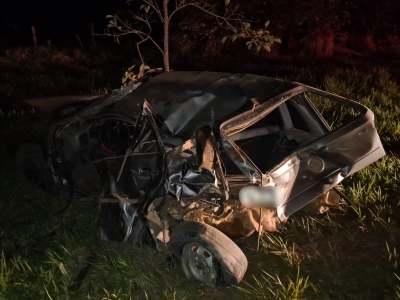 Casal escapa ileso de acidente que destruiu carro na região