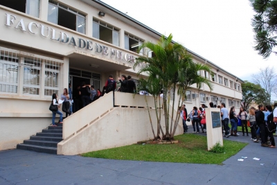 Universitários moradores em Ourinhos, mas que estudam em Jacarezinho no Paraná, reivindicam ônibus gratuito à Prefeitura 