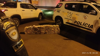 Polícia Rodoviária apreende quase 200 kg de maconha na Castelo Branco em Santa Cruz do Rio Pardo 
