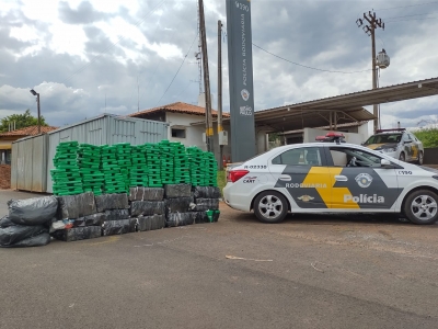 Polícia Militar Rodoviária apreende carro transportando droga em Ourinhos