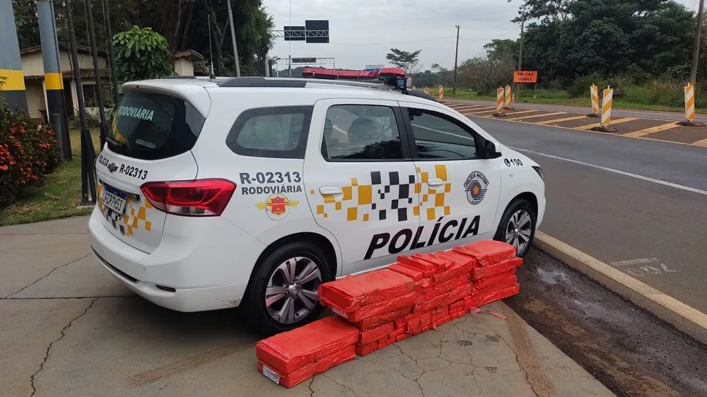 Polícia apreende carregamento de maconha em rodovia da região 
