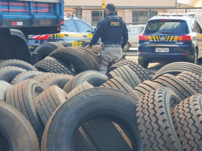 PRF apreende dezenas de pneus de procedência duvidosa em borracharia de Santa Cruz do Rio Pardo