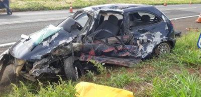 Motorista morre ao bater de frente com caminhão na BR-153 