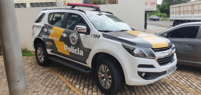 Caminhão roubado em Suzano é apreendido na Rodovia Orlando Quagliato e motorista é preso em Ourinhos